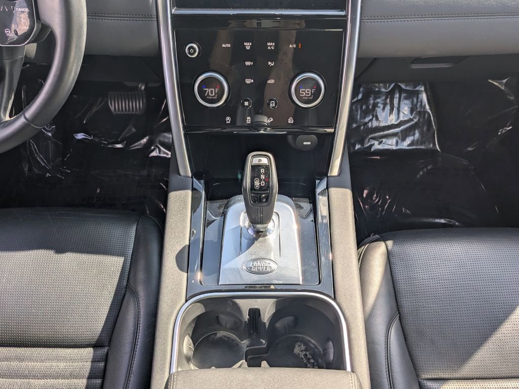 Used 2020 Land Rover Discovery Sport SE image 18