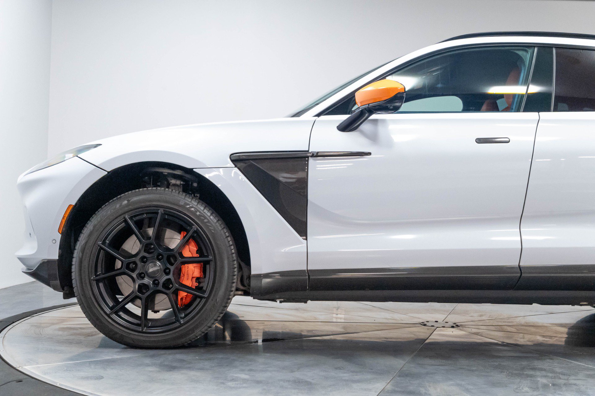 Used 2021 Aston Martin DBX AWD/4WD image 18