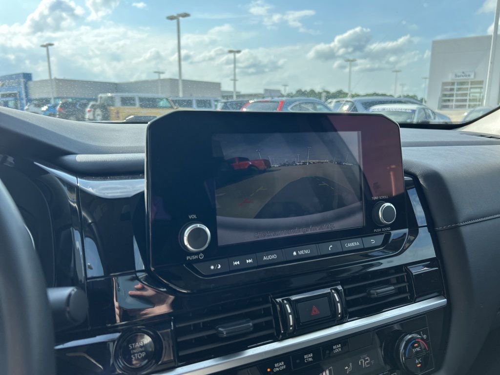 Used 2025 Nissan Pathfinder SV FWD image 23