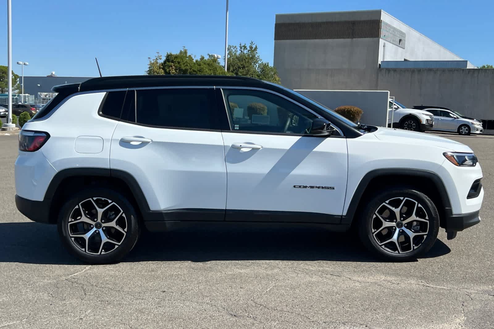 Used 2025 Jeep Compass Limited AWD/4WD image 6