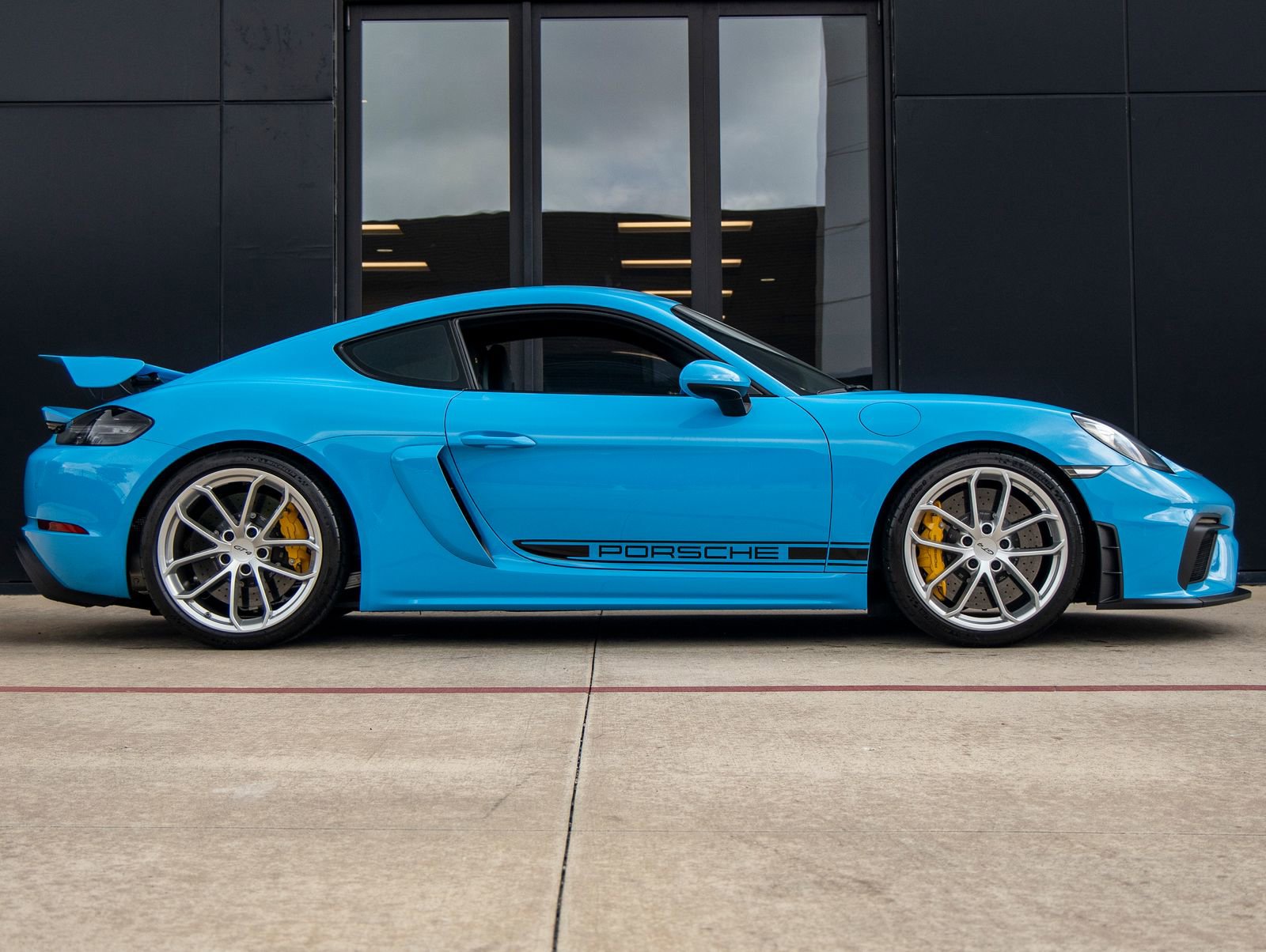 Certified 2021 Porsche 718 Cayman GT4 RWD image 12