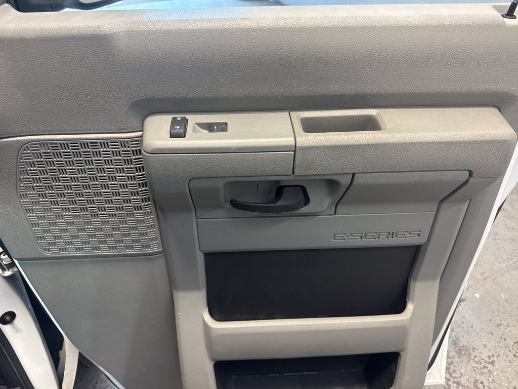 Used 2014 Ford E-150 and Econoline 150 w/ Power Group RWD image 19