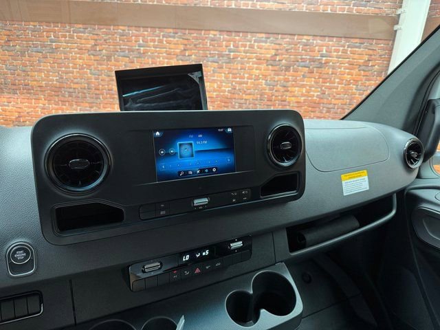 Used 2024 Mercedes-Benz Sprinter 4500 image 19