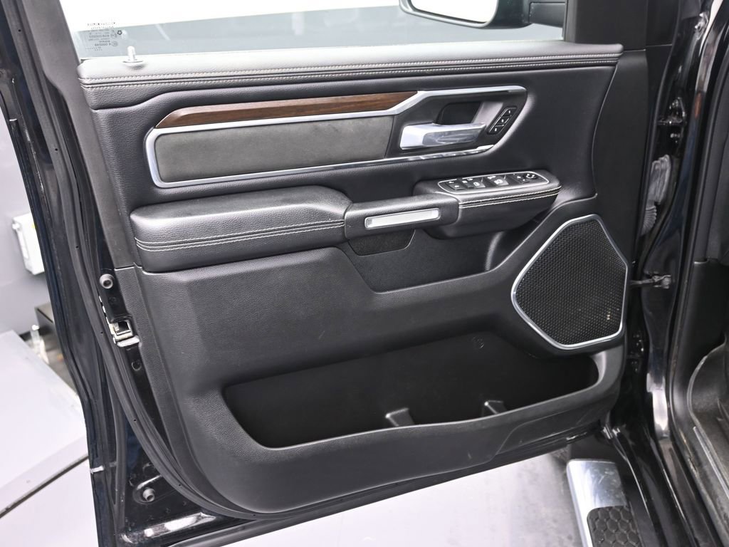 Used 2022 RAM 1500 Laramie AWD/4WD image 11