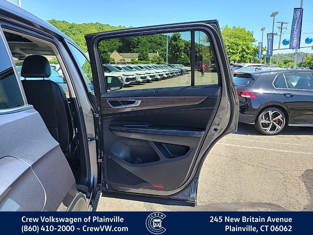 Used 2024 Volkswagen Atlas SEL AWD/4WD image 47