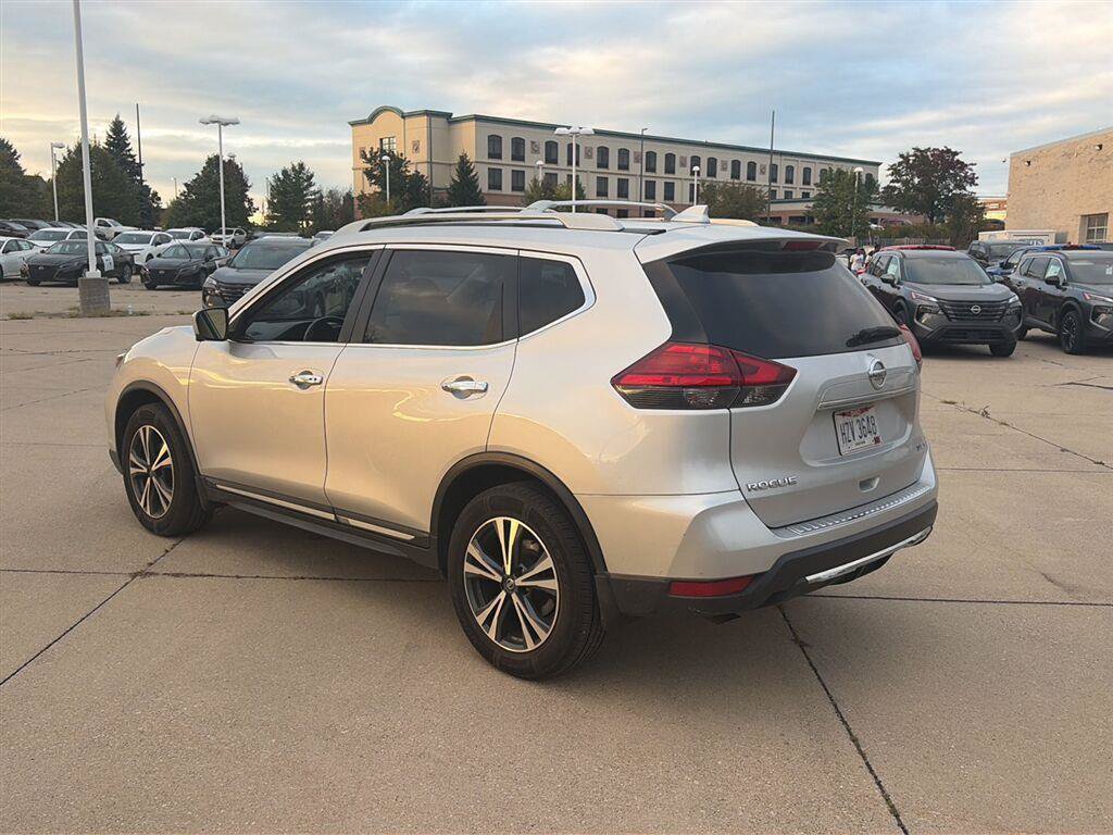 Used 2017 Nissan Rogue SL w/ SL Premium Package AWD/4WD image 3