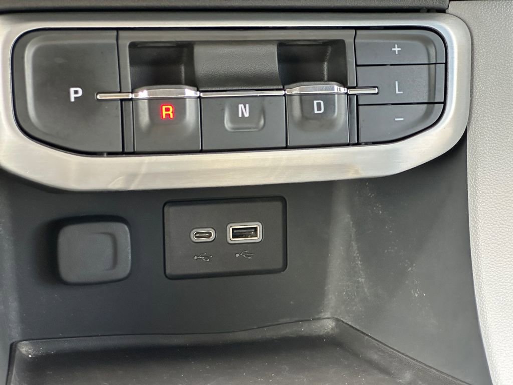 Used 2022 GMC Acadia SLE image 17