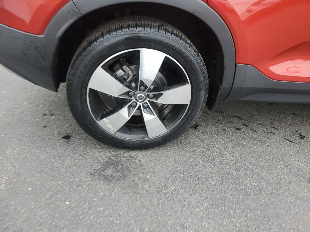 Used 2021 Volvo XC40 T5 Momentum w/ Climate Package image 11