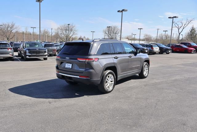Used 2025 Jeep Grand Cherokee Laredo w/ Luxury Tech Group I AWD/4WD image 7