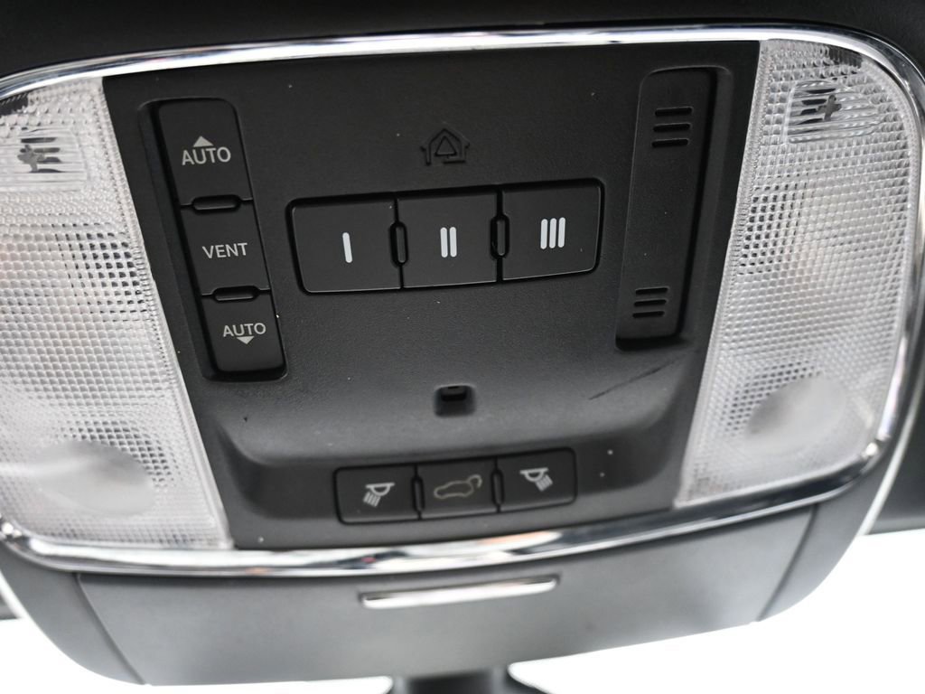 Used 2015 Jeep Grand Cherokee Altitude image 28