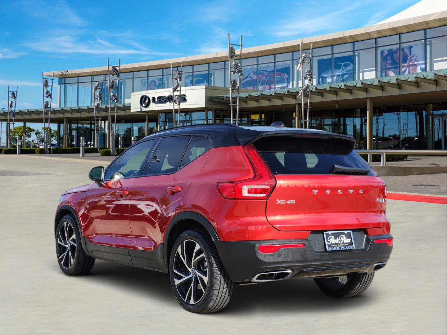 Used 2020 Volvo XC40 T5 R-Design w/ Protection Package Premier image 4