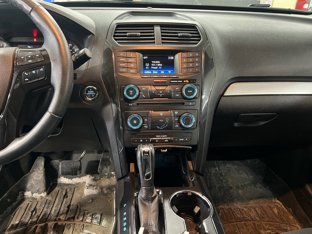 Used 2017 Ford Explorer XLT image 7