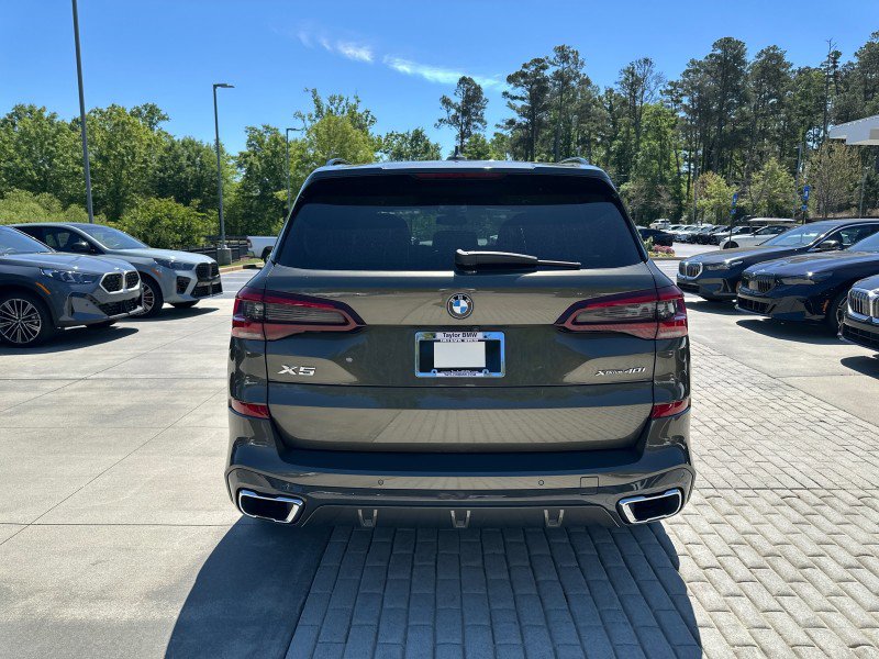 Certified 2022 BMW X5 xDrive40i w/ M Sport Package AWD/4WD image 5
