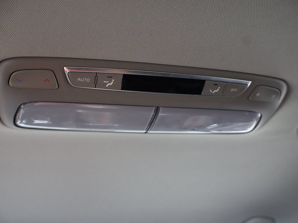 Used 2023 Kia Telluride LX AWD/4WD image 31