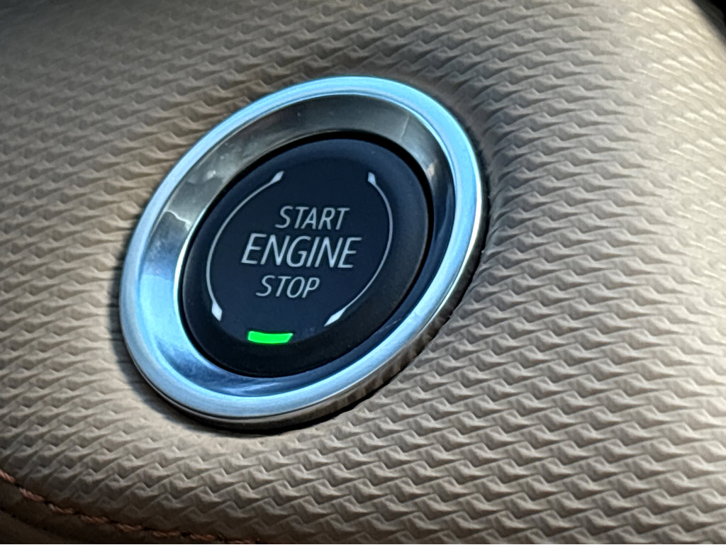 Used 2025 Chevrolet Equinox ACTIV w/ Safety and Technology Package image 7