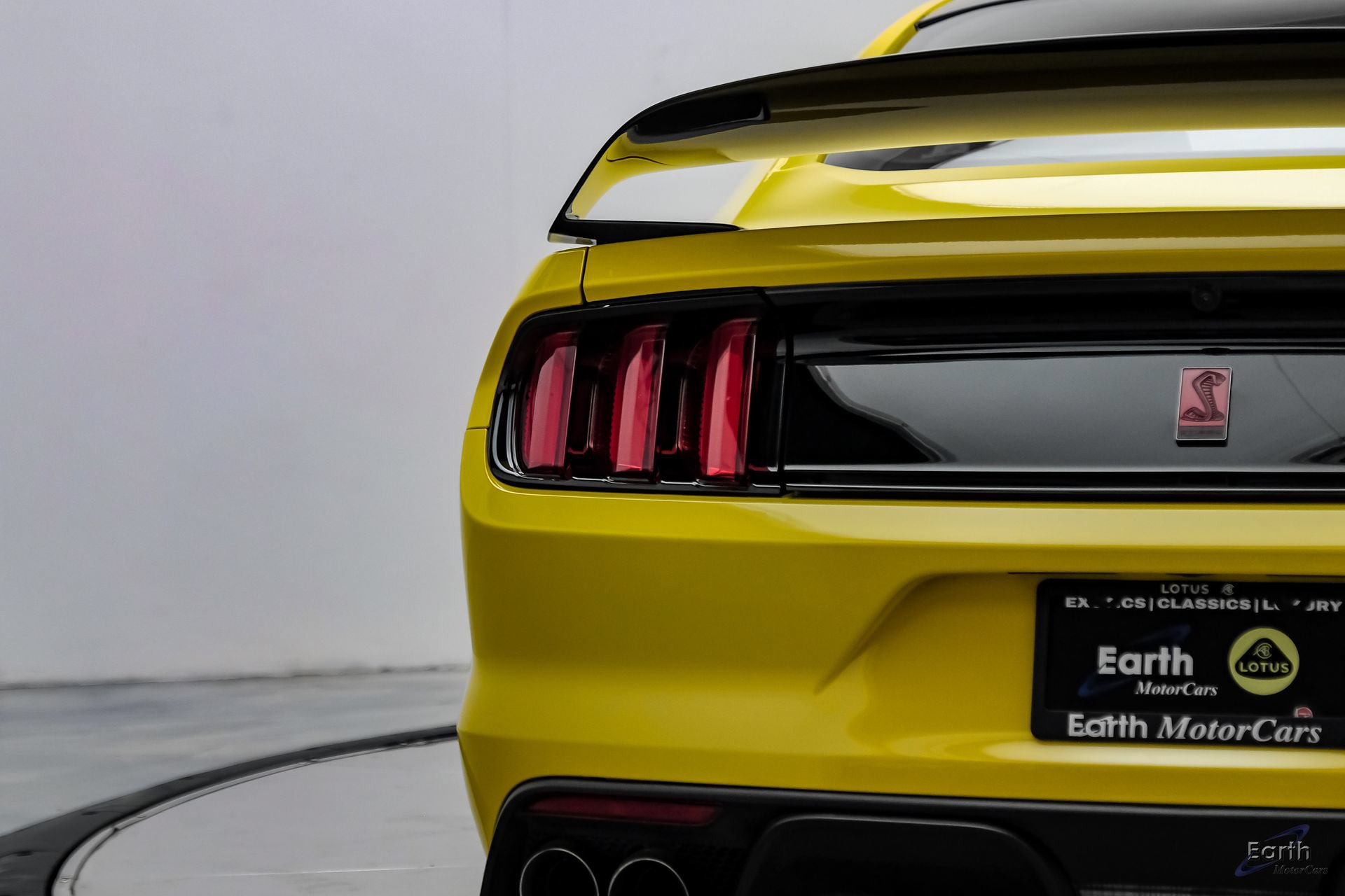 Used 2017 Ford Mustang Shelby GT350R w/ GT350R Equipment Group 920A RWD image 14