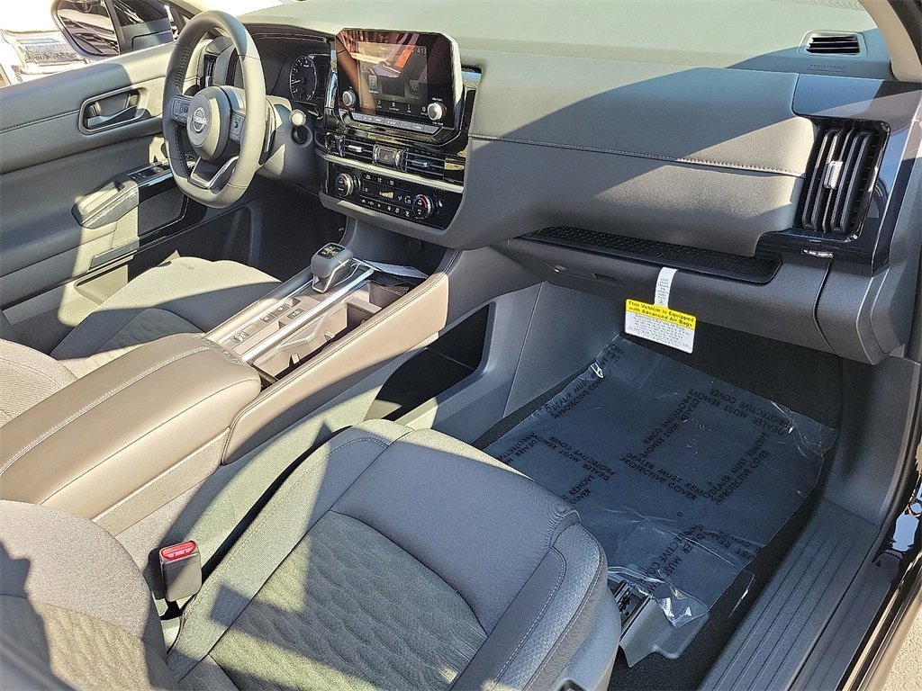 New 2025 Nissan Pathfinder SV image 11