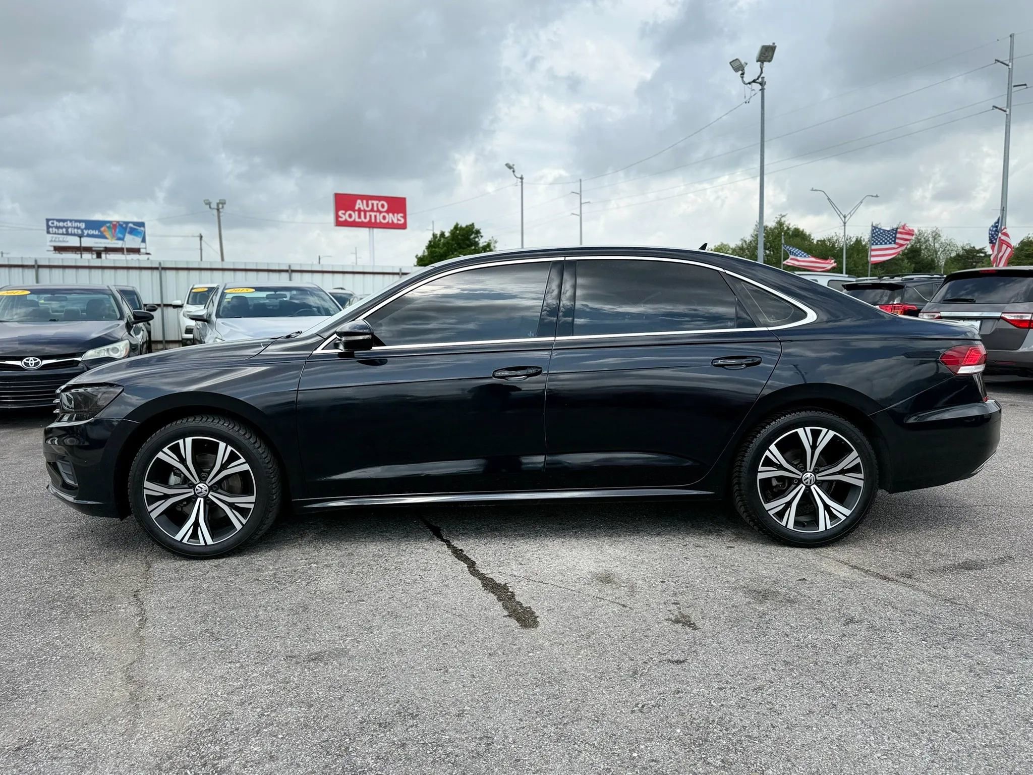 Used 2021 Volkswagen Passat 2.0T SE FWD image 7
