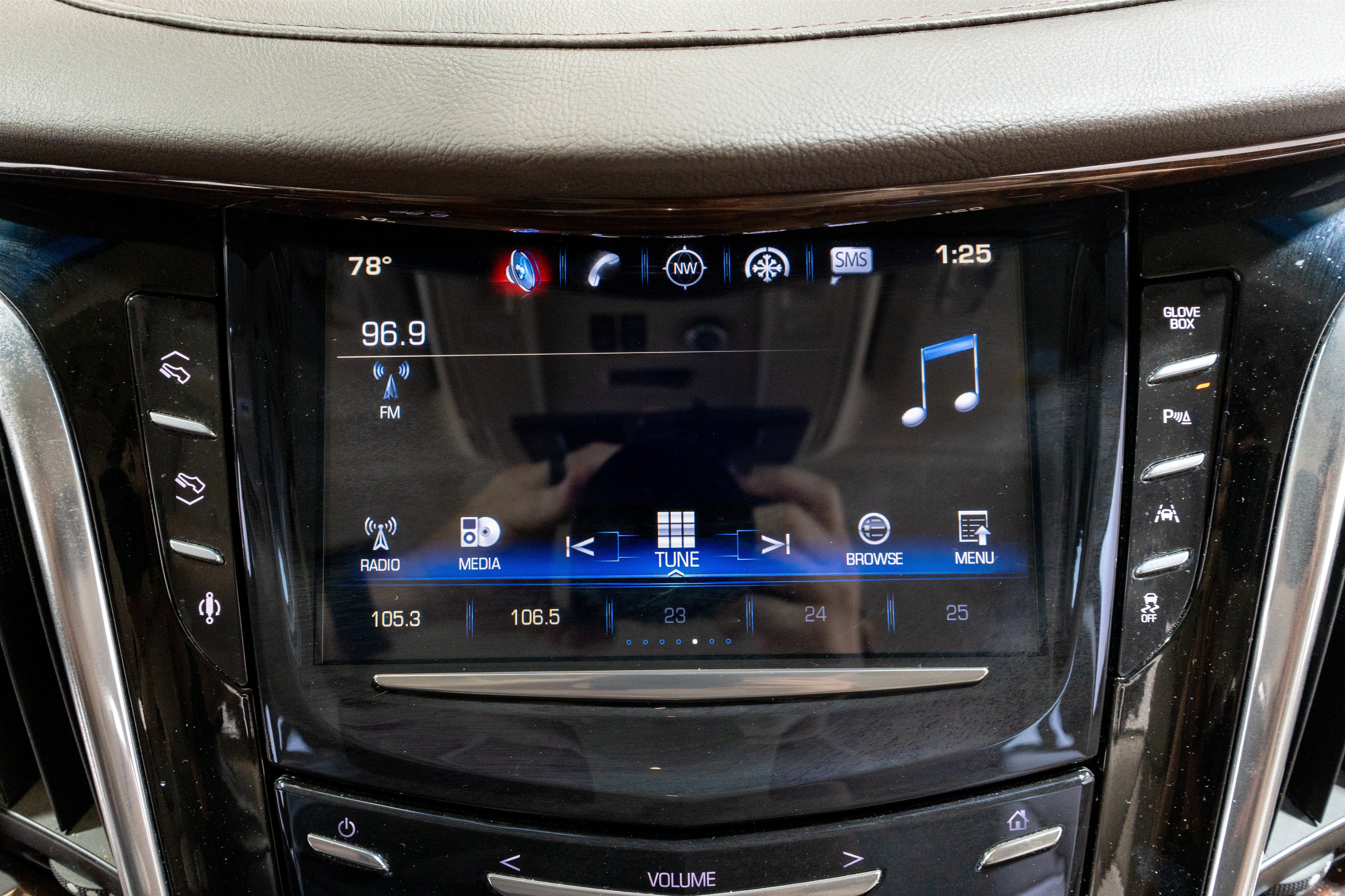 Used 2016 Cadillac Escalade Luxury RWD image 19