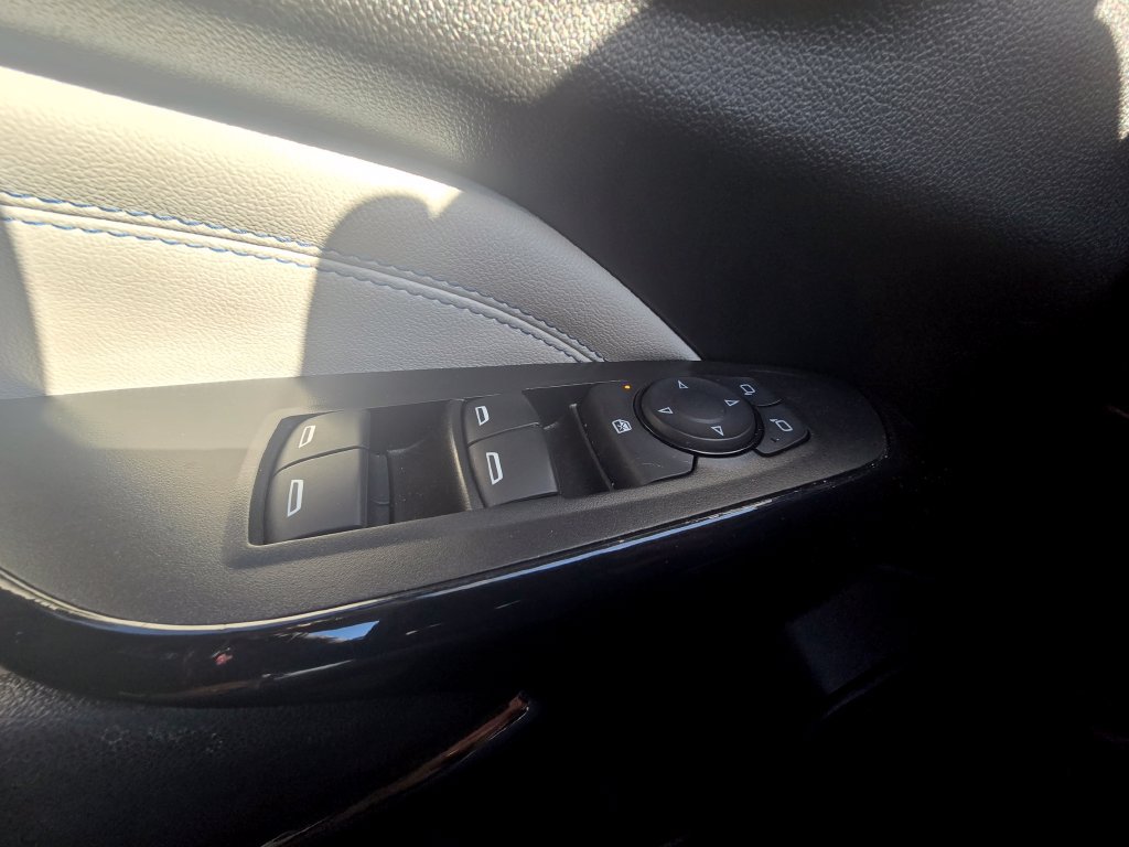 Used 2025 Chevrolet Trax LT w/ LT Convenience Package FWD image 18