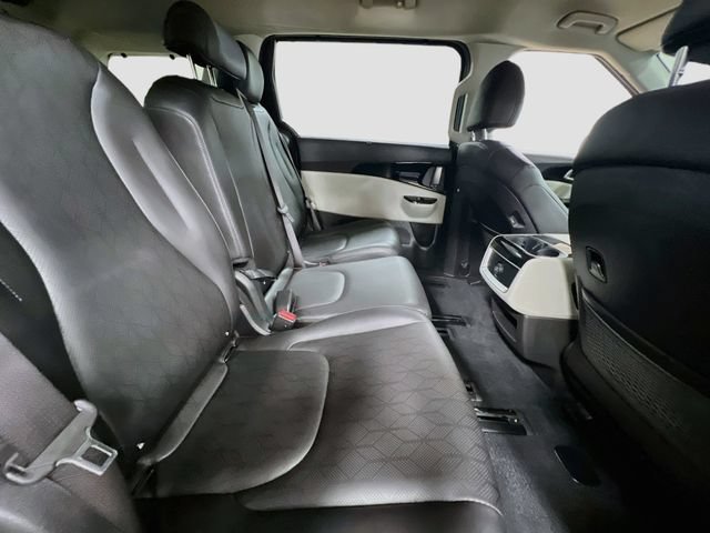 Certified 2023 Kia Carnival EX FWD image 29