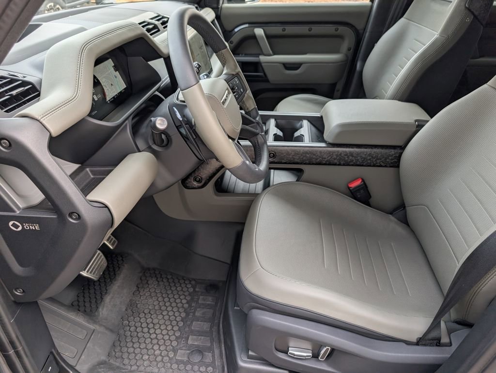 Certified 2025 Land Rover Defender 110 image 29