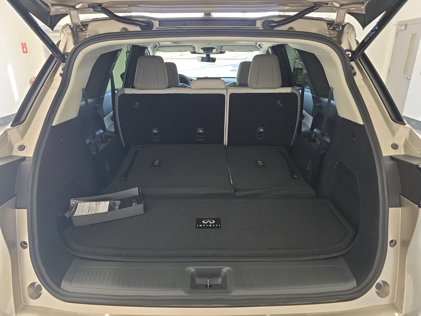 Certified 2026 INFINITI QX60 Luxe w/ Cargo Package AWD/4WD image 16