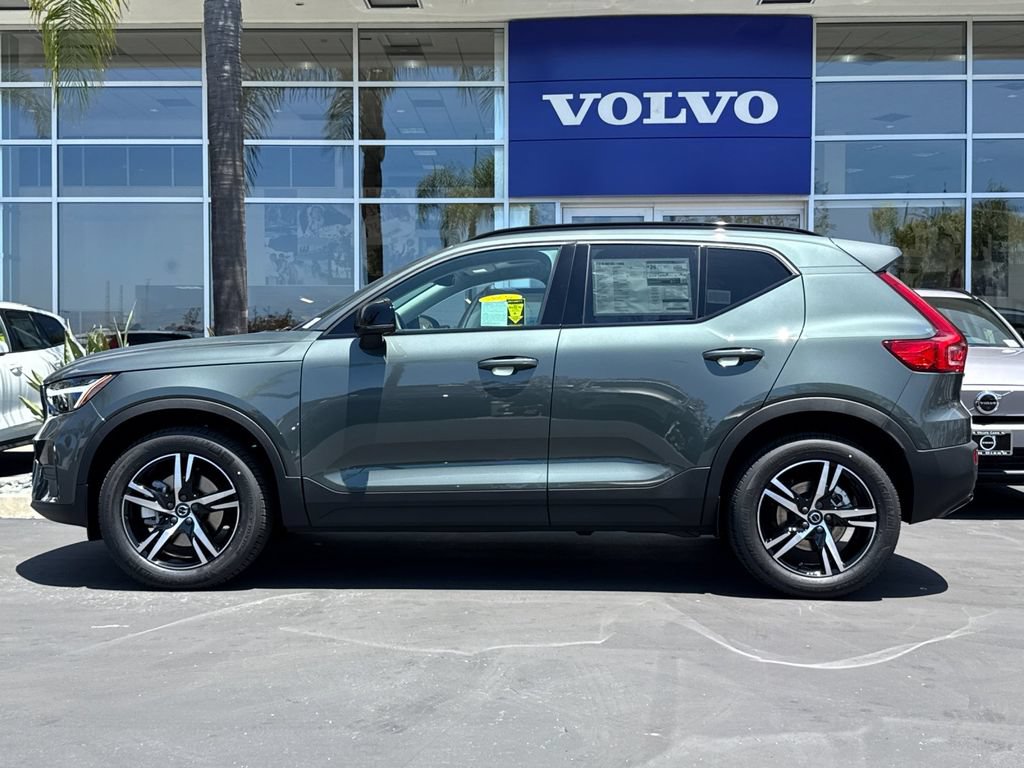 New 2026 Volvo XC40 B5 Core w/ Protection Package Premier AWD/4WD image 2