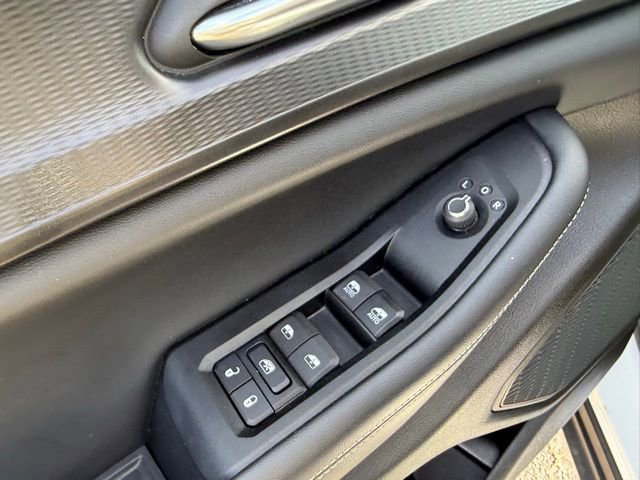 Used 2024 Jeep Grand Cherokee Altitude image 10