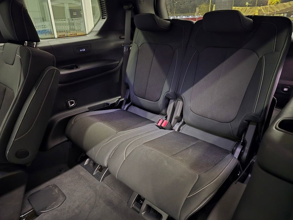 Used 2024 Jeep Grand Cherokee L Laredo w/ Luxury Tech Group I image 29