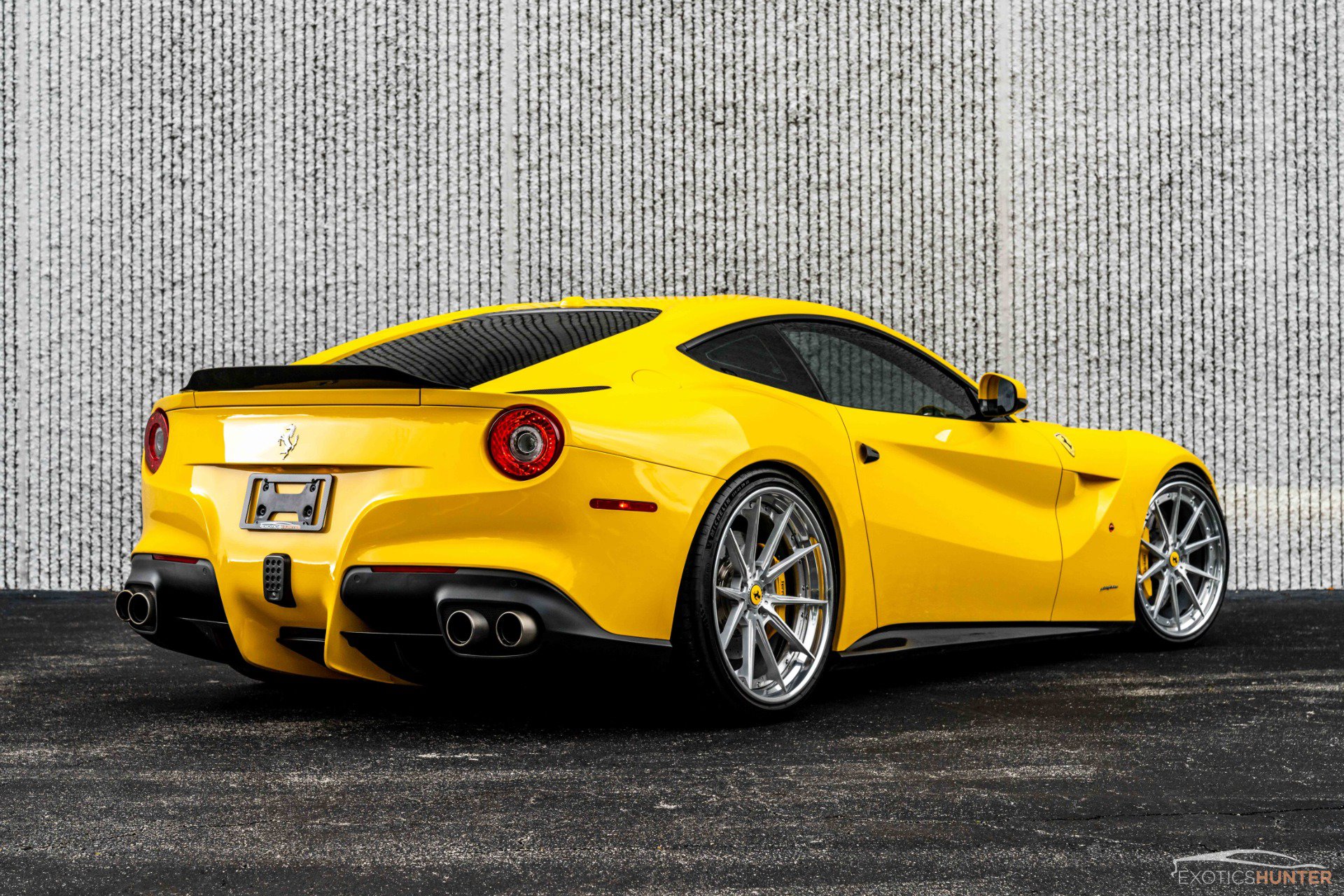 Used 2014 Ferrari F12 Berlinetta RWD image 7