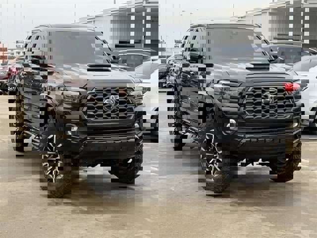 Used 2022 Toyota Tacoma TRD Sport image 2