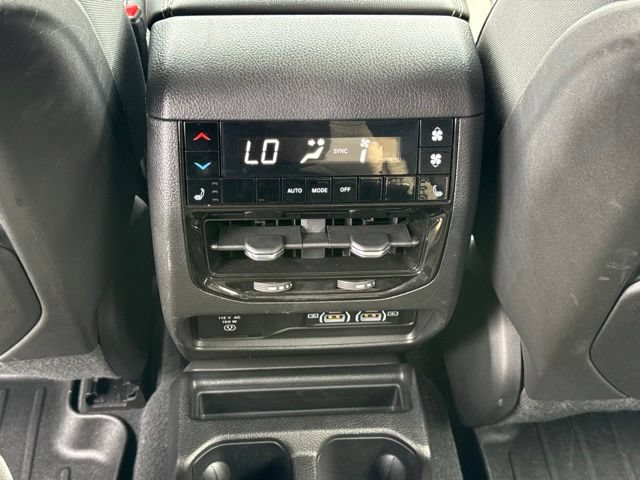 Used 2023 Jeep Grand Cherokee L Limited AWD/4WD image 15