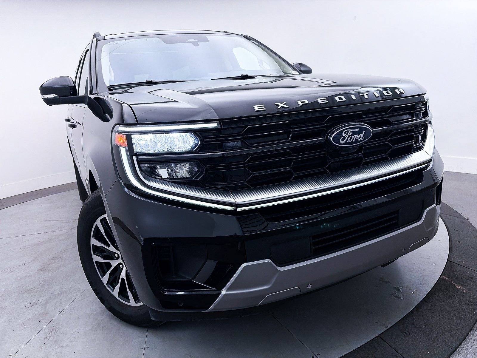 Used 2025 Ford Expedition Max Platinum image 16