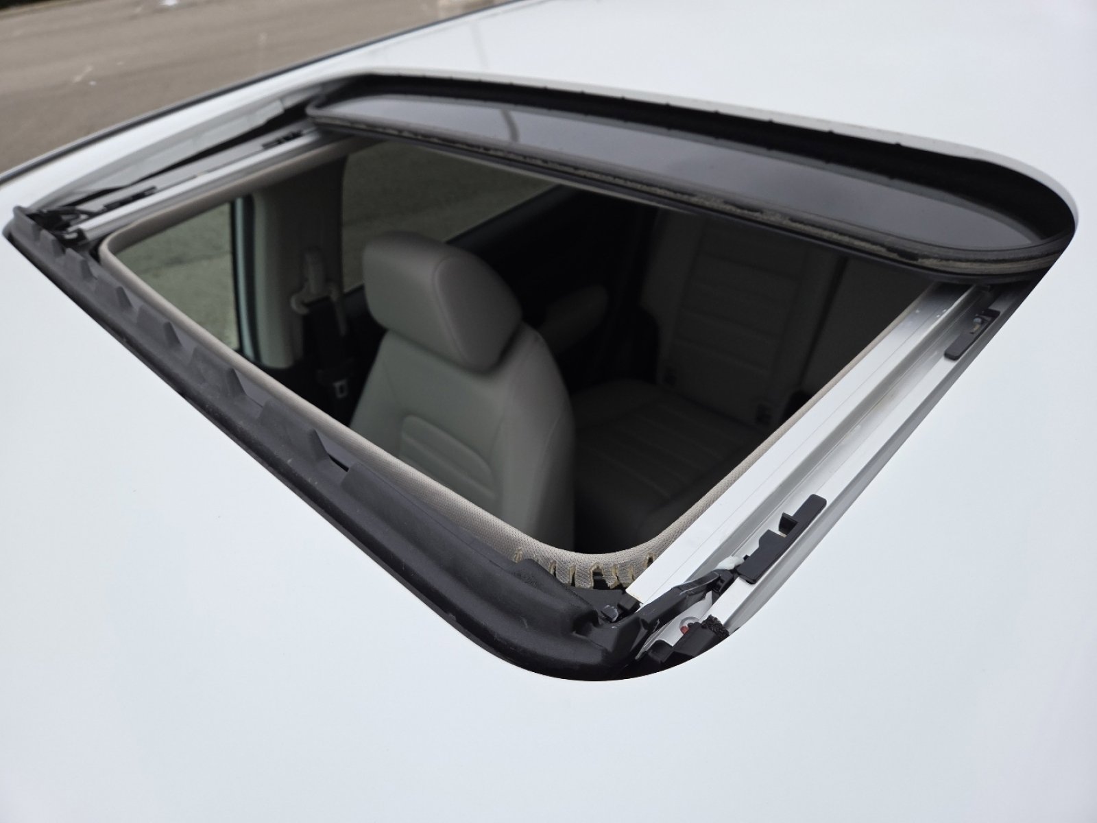 Used 2023 Honda CR-V EX-L image 3