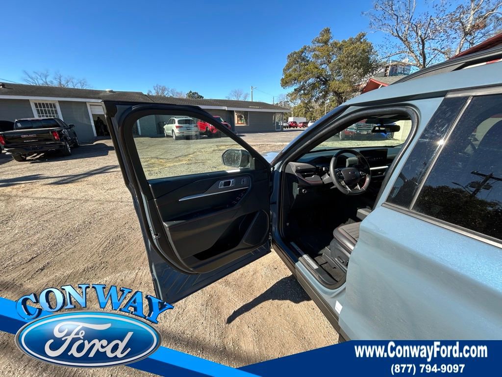 Used 2025 Ford Explorer ST-Line image 29