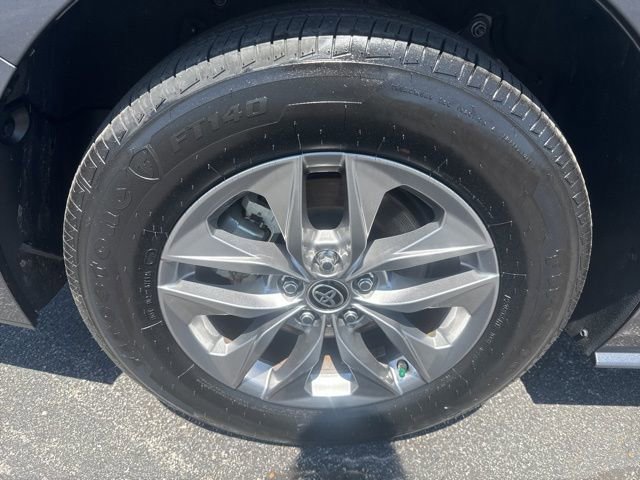 Used 2025 Toyota Sienna XLE image 20