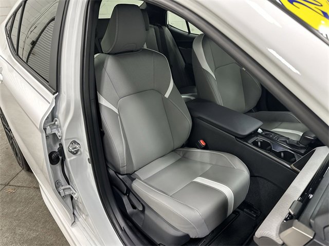 Used 2025 Toyota Camry SE image 27