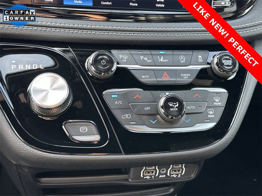 Used 2025 Chrysler Pacifica Select image 23
