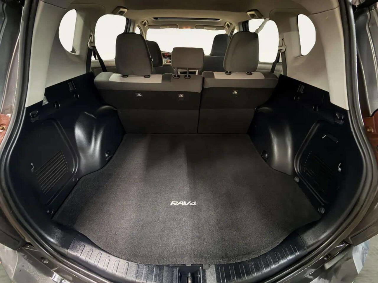 Used 2013 Toyota RAV4 XLE image 8