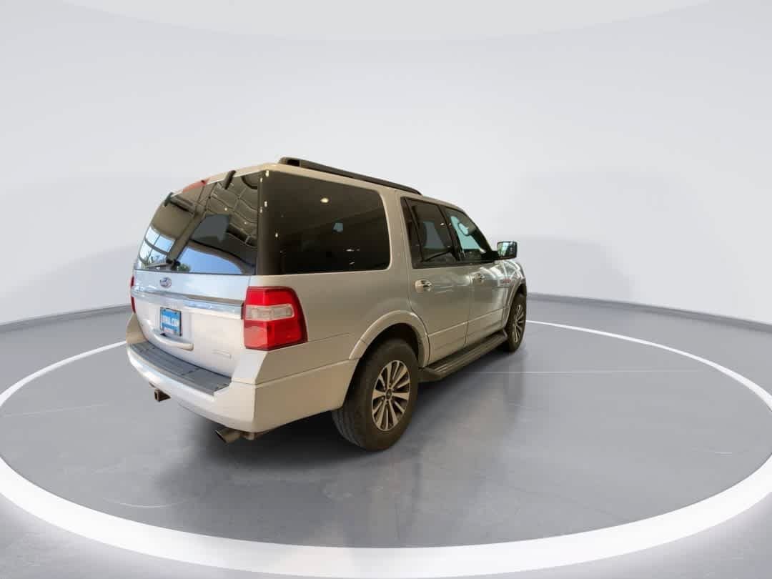 Used 2017 Ford Expedition XLT w/ Equipment Group 202A AWD/4WD image 8