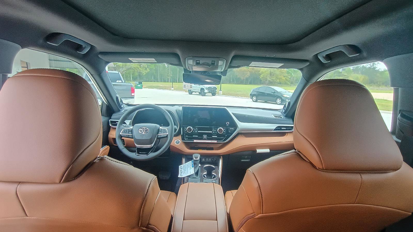 New 2026 Toyota Highlander Platinum image 17
