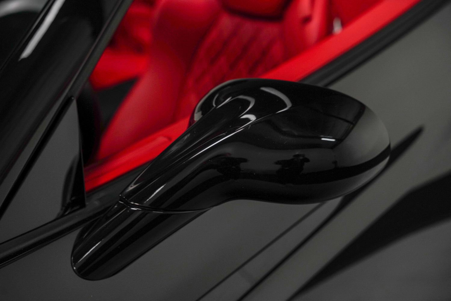 Used 2010 Ferrari California RWD image 19