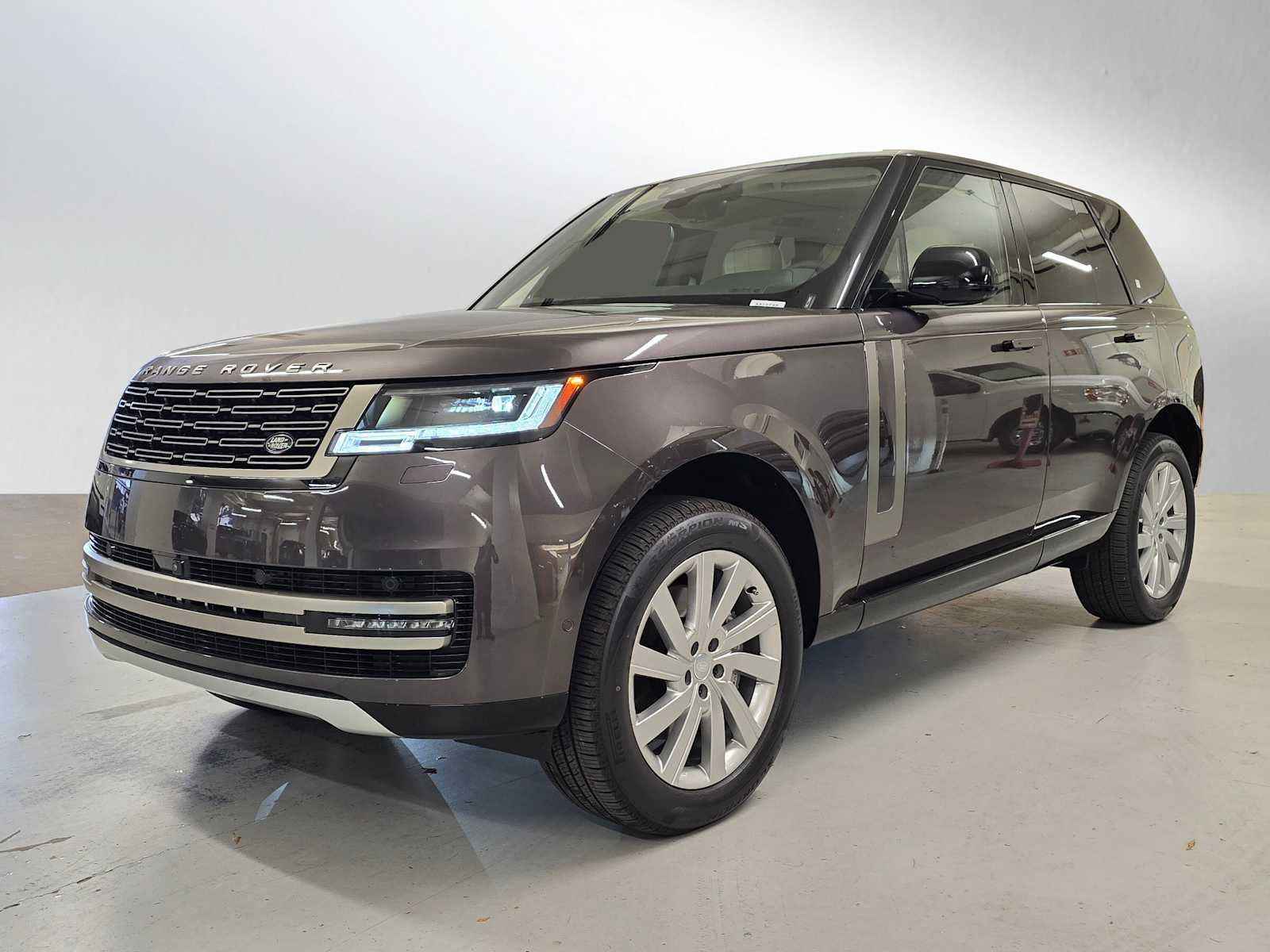 New 2025 Land Rover Range Rover SE