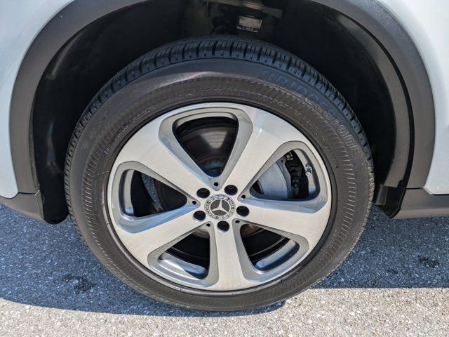 Used 2022 Mercedes-Benz GLC 300 w/ Premium Package Lite image 11