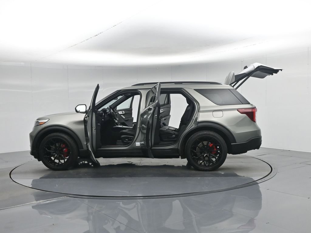 Used 2020 Ford Explorer ST w/ ST Street Pack image 4