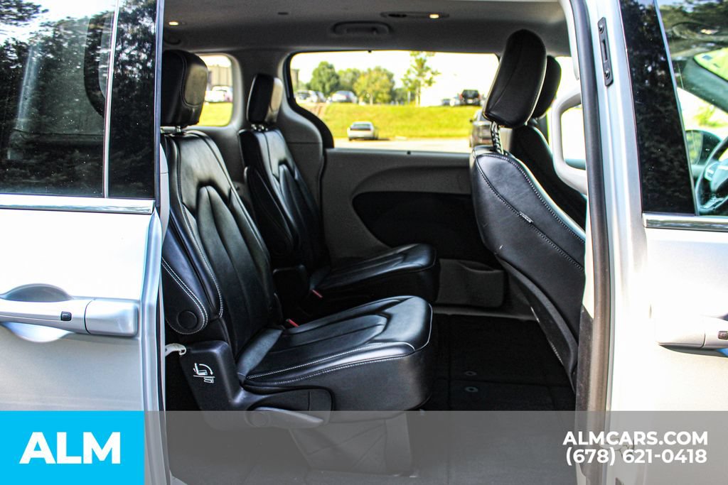 Used 2023 Chrysler Pacifica Touring-L FWD image 21
