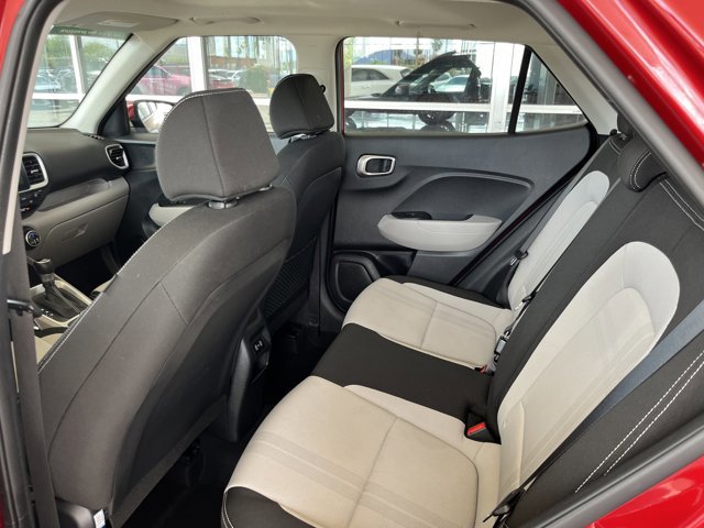 Used 2025 Hyundai Venue SEL image 9