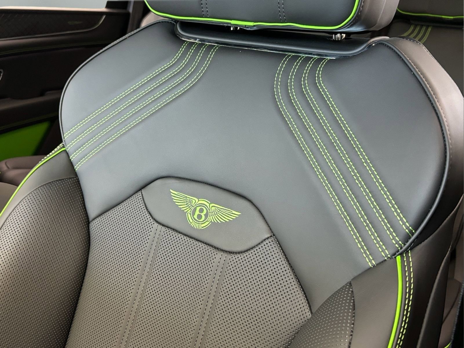 New 2025 Bentley Bentayga image 16