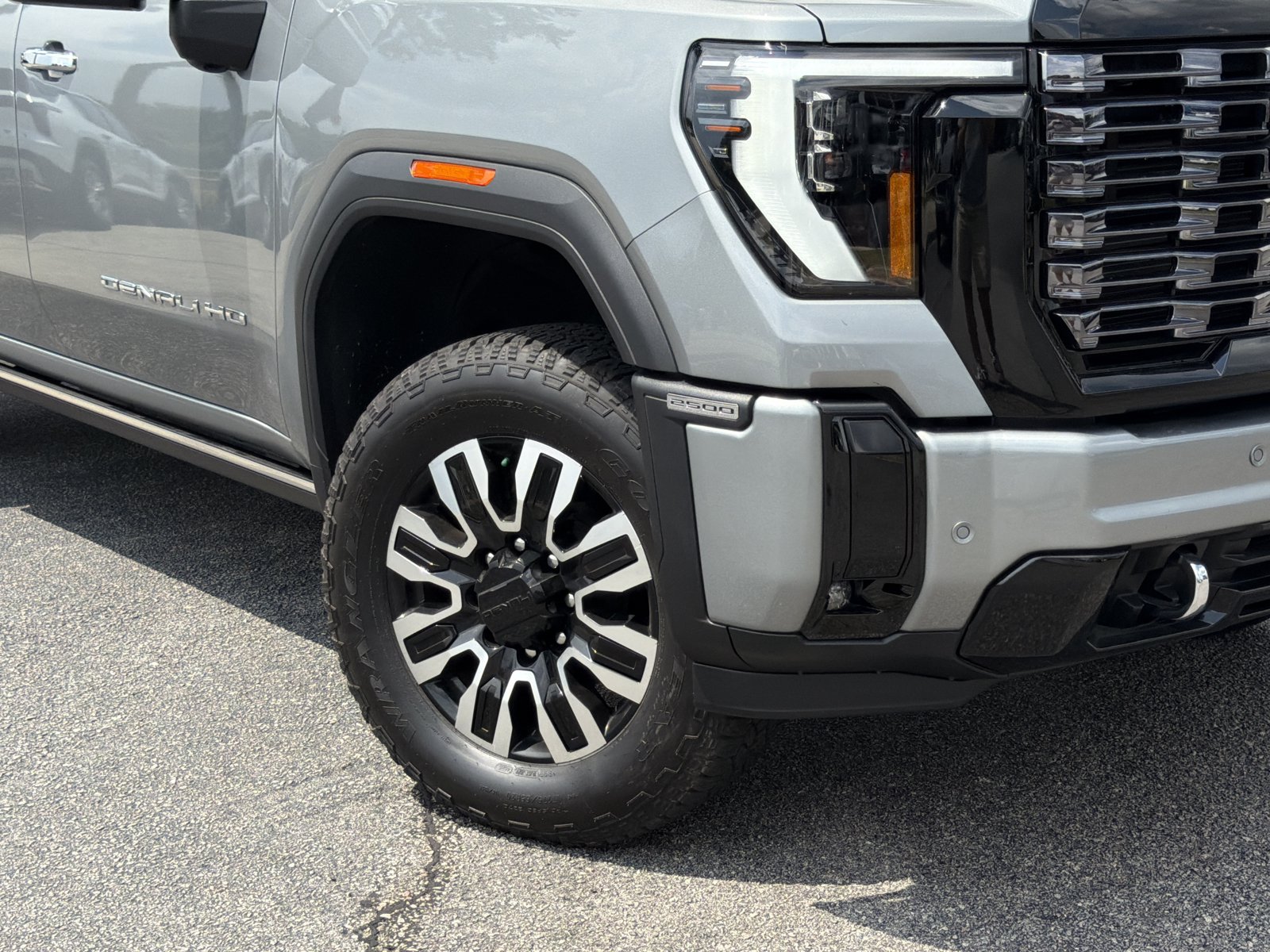 Used 2026 GMC Sierra 2500 Denali Ultimate AWD/4WD image 3
